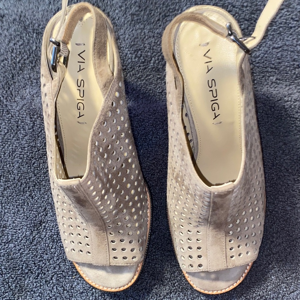 VÍA SPIGA nude suede sling back ankle booties